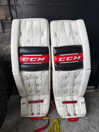 34" 2014 CCM Retro Flex Goalie Leg Pads Pro Stock (Used)