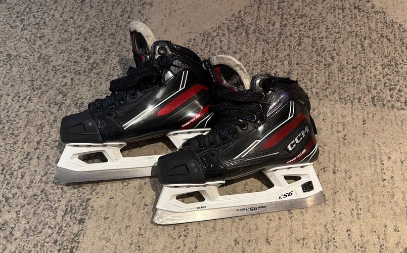 Lightly Used In Intermediate CCM EFlex 6.9 Hockey Goalie Skates