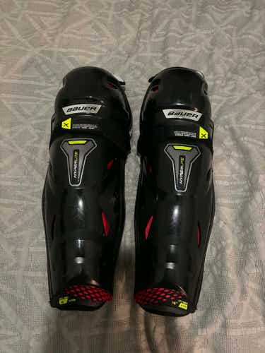 Bauer Vapor Hyperlite Hockey Shin Pads, Senior Size 16” Great Condition