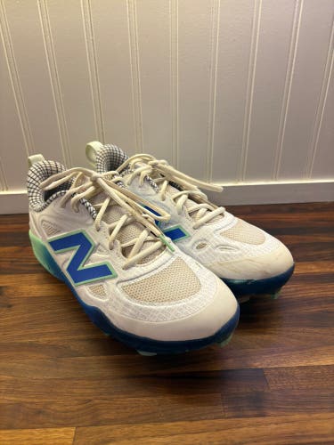 White Women's Size M 7.0 (W 8.0) New Balance Molded Cleats (Used)