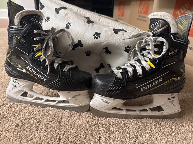 2024 Bauer Supreme M40 Hockey Skates Regular Width Size 1.5 (Used)