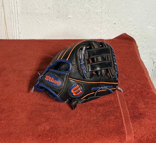 Wilson A450 RHT Baseball Glove 11"