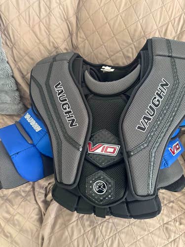 Vaughn Velocity V10 Goalie Chest Protector (Intermediate Small)
