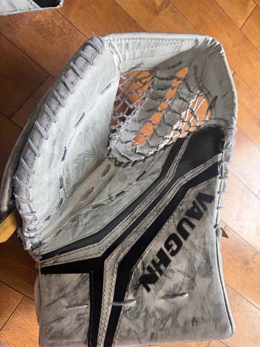 Vaughn Velocity V10 Full Right Glove and Blocker (Intermediate)