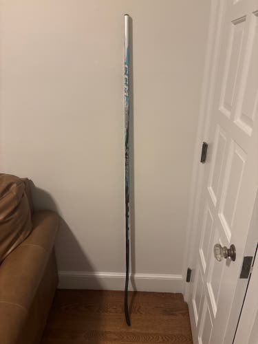 Intermediate CCM JetSpeed FT8 Pro Right Handed Hockey Stick 65 Flex (New)