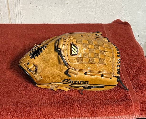 Mizuno Victory Premier RHT Softball Glove 13.5"