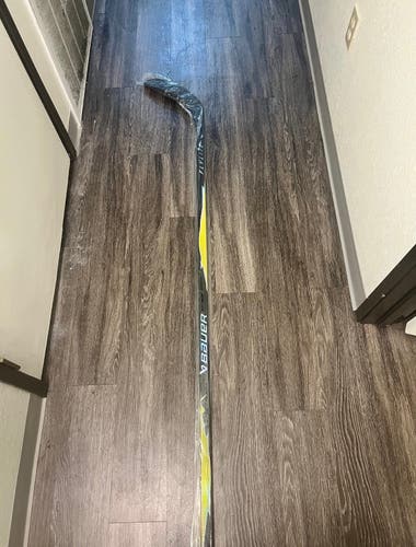Senior Bauer Vapor Flylite Right Handed Hockey Stick P92 77 Flex (New)