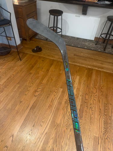 Junior Bauer Twitch Left Hand Hockey Stick P28 40 Flex (Used)