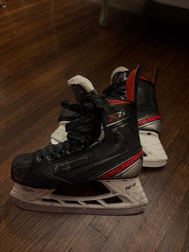 2019 Bauer Vapor X2.5 Hockey Skates Size 4 (Used)