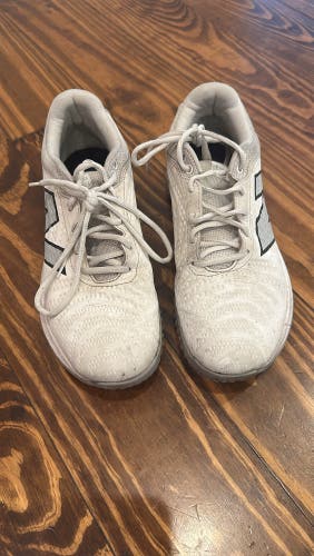 White Men's Size M 10.0 (W 11.0) New Balance 4040v7 Low Top (Used)