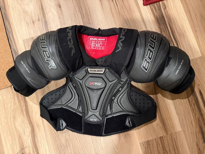 Medium Senior Bauer Vapor X900 Lite Shoulder Pads (Used)