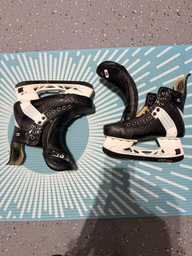 Black/White 2024 CCM Tacks 652 Pro Hockey Skates Regular Width 6.5 (Used)