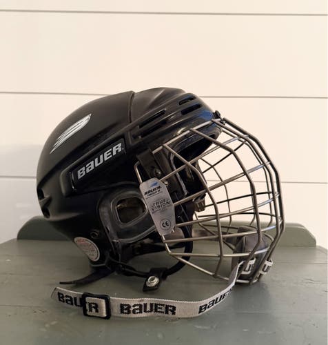 Large Bauer HH5000 Helmet (Used)