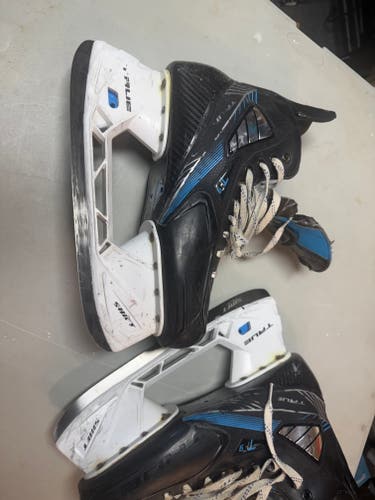 True TF9 Hockey Skates Regular Width 11 (Used)