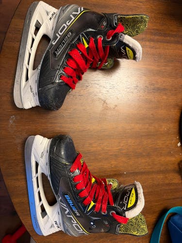 Black 2021 Bauer Vapor 3X Hockey Skates Extra Wide Width Size 2 (Used)