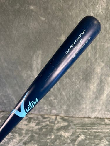 Victus V-Cut Bat (-3) Maple 29 oz 32" (Used)