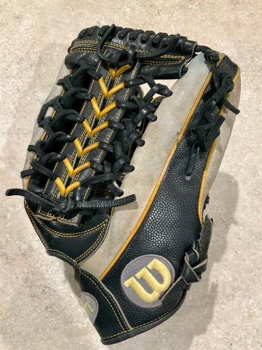 Wilson A2000 PF92 RHT Outfield Baseball Glove 12.25" (Used)