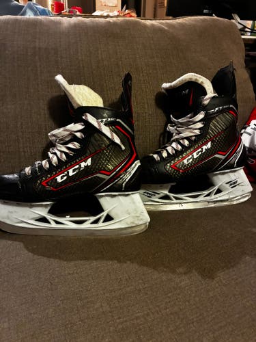 Black 2017 CCM JetSpeed FT350 Hockey Skates Size 6 (Used)