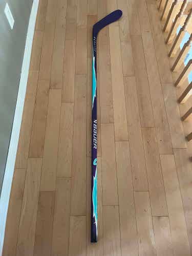 NEW Intermediate Bauer Vapor Flylite Glacier Right Handed Hockey Stick P28 55 Flex (New)