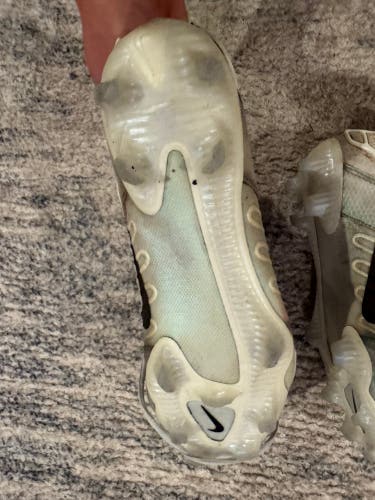 White Unisex Size M 9.0 (W 10.0) Adult Nike Huarache 9 Elite Mid Mid Top Cleats (Used)