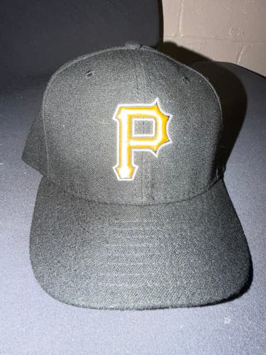 New Era MLB Pittsburgh Pirates Baseball Fitted Hat Cap Men’s Size 7,1/2 Used Pre Owned.