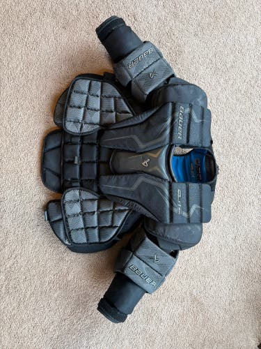 Medium Bauer Elite Goalie Chest Protector (Used)