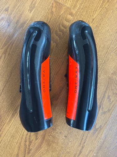 ONEWAY CARBON Shin Guards Shin Guard (Used)