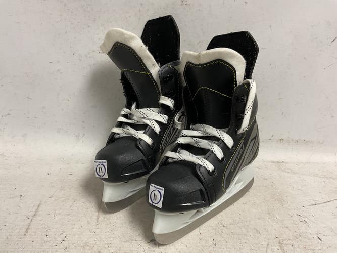 Used CCM TACKS AS 550 Youth Hockey Skate Black Youth 11.0 11855-S000208319