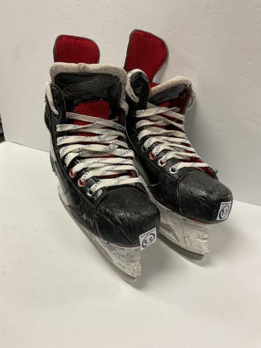 Used Bauer VAPOR X500 Junior Hockey Skate White/Black/Red Junior 03.5 11855-S000208209
