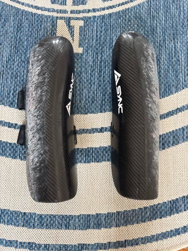 SYNC CARBON Shin Guards M/L (Used for one Ski Camp)