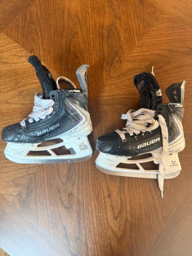 2025 Bauer Vapor Flylite Hockey Skates Size 1.5 (Used)