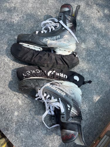 2023 Bauer Vapor Hyperlite 2 Hockey Skates Regular Width 7.5 (Used)