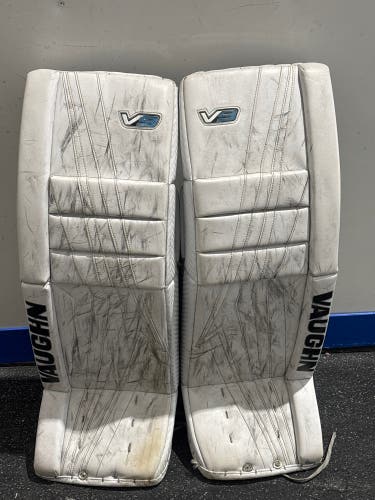 33" 2021 Vaughn V9 Goalie Leg Pads (Used)