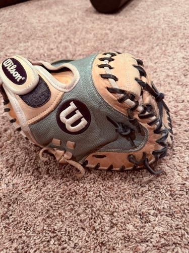 Wilson A2000 PF33 RH Catcher's Baseball Glove 33" (Used)