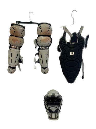 Used Wilson EZ GEAR 2.0 S/M Catchers Helmet w/Mask Black L/XL 11692-S000155568