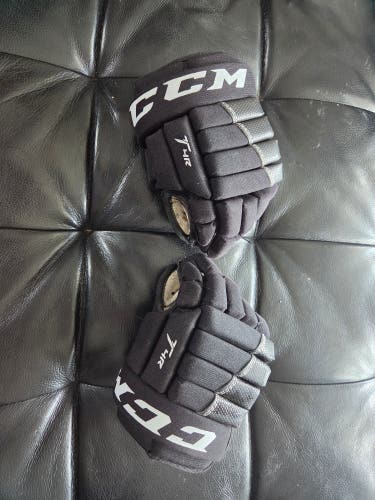 CCM Tacks 4 Roll Gloves 9" (Used)