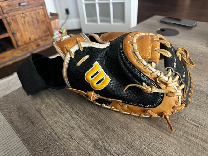 Wilson A2000 M23 RH Catcher's Baseball Glove 33.5" (Used)