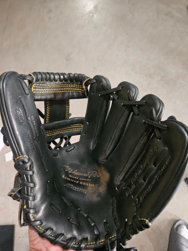 Mizuno RH Infield Pro Limited Edition Baseball Glove 11.75" (Used)
