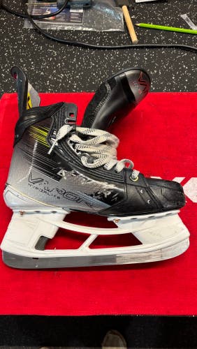 2023 Bauer Vapor Hyperlite 2 Hockey Skates Narrow Width 6 (Used)