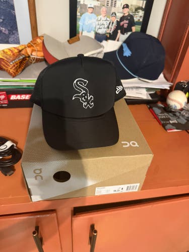 Black Men's One Size Fits All New Era Hat (New)