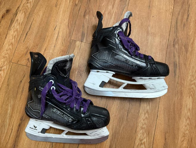 Bauer (Used) Intermediate Hockey Skates