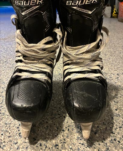 Black 2024 Bauer Supreme Matrix Hockey Skates 9.5 (Used)