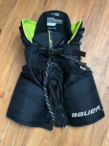 Men's Junior Medium Bauer HP Pro Hockey Pants (Used)