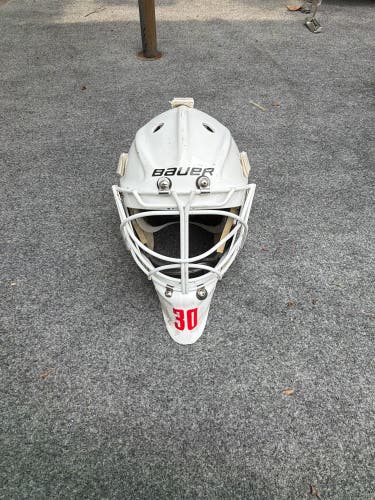 Senior Medium Bauer 950 Goalie Mask (Used)
