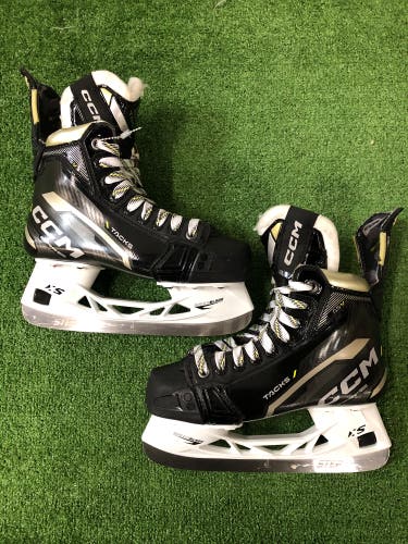 CCM AS-V Hockey Skates | Junior Size 3.5 (Regular)