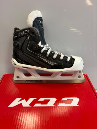 2016 CCM Ribcor 44K Hockey Goalie Skates Regular Width Size 3.5 (New)