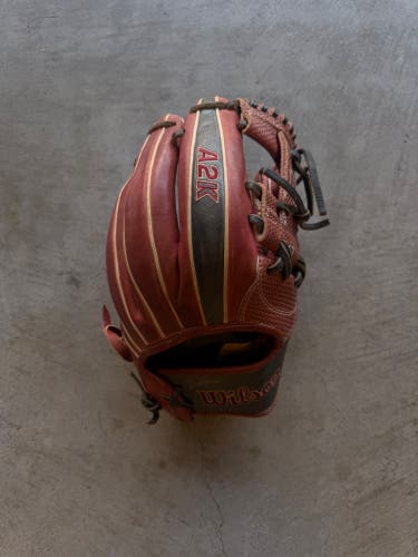 2025 Wilson A2K RH Infield Baseball Glove 11.75" (Used)