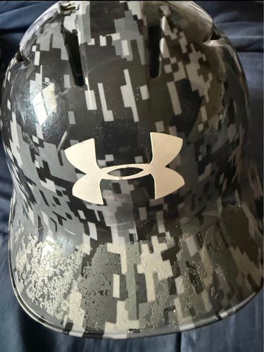 Under Armour UABH2-100 Batting Helmet (Used) Size 6 1/2 - 7 1/2 Very Lightly Used