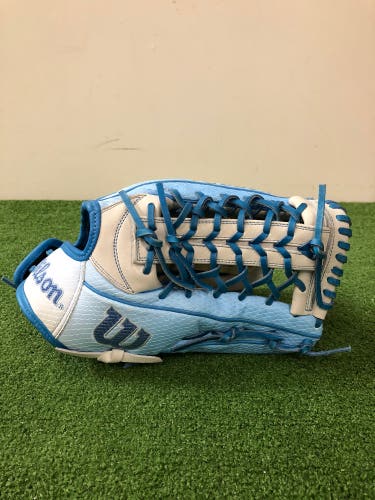 Wilson A2000 RH Outfield Baseball Glove | 12.5"