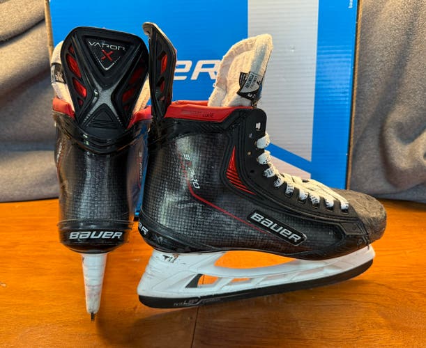 Black 2021 Bauer Vapor 3X Pro Hockey Skates 9 (Used)